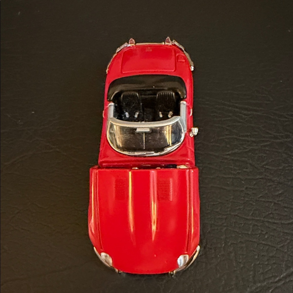 JAY LENO’S JAGUAR IN HIS LEGENDS COLLECTION THIS IS 1 OF 4 BOX SIGNED BY JAY ! - Picture 4 of 5